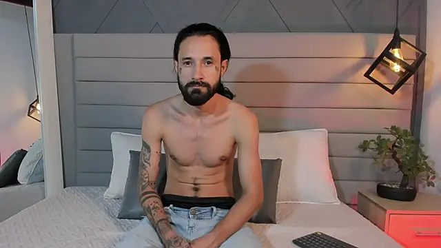 Hisoka 011 online show from 09-18-25, 08:11