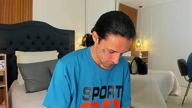 Hisoka 011 online show from 10-15-25, 07:36