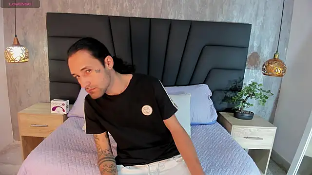 Hisoka 011 online show from 10-18-25, 07:14