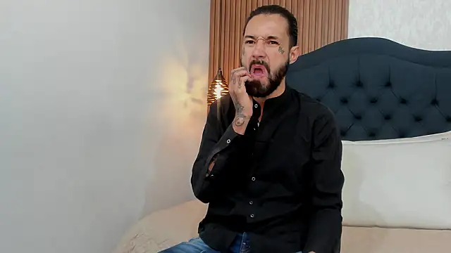 Hisoka 011 online show from 02-15-26, 12:58