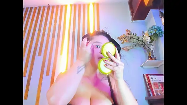 Jennifer Vega1 online show from 11-13-25, 09:47