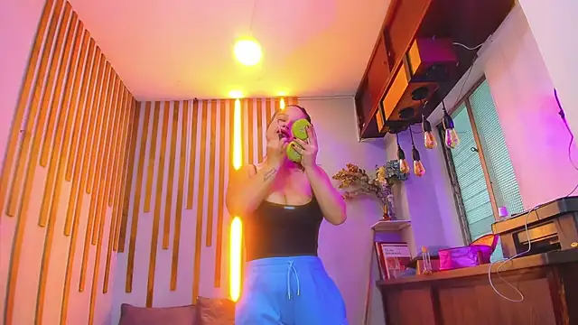 Jennifer Vega1 online show from 11-15-25, 09:50