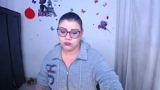 Snapshot of ValeriaHairy chatting on 09-21-25, 05:20 ValeriaHairy online show from 09-21-25, 05:20