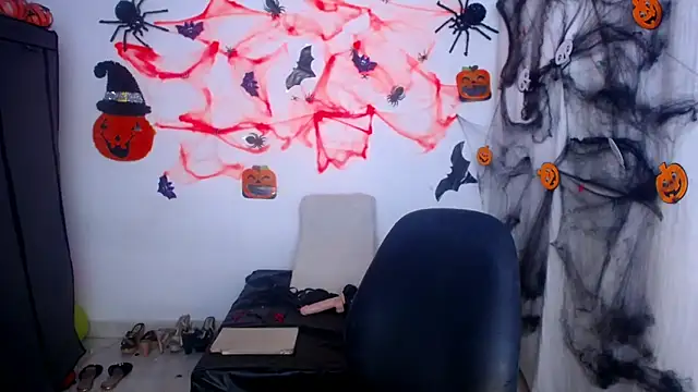 Snapshot of ValeriaHairy chatting on 10-13-25, 02:00 ValeriaHairy online show from 10-13-25, 02:00