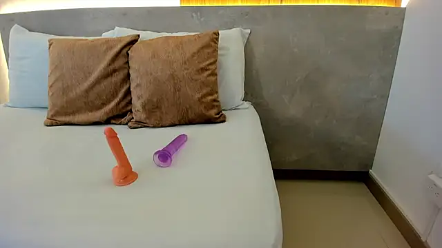 Snapshot of samantha_17_ chatting on 09-27-25, 02:05 samantha 17  online show from 09-27-25, 02:05