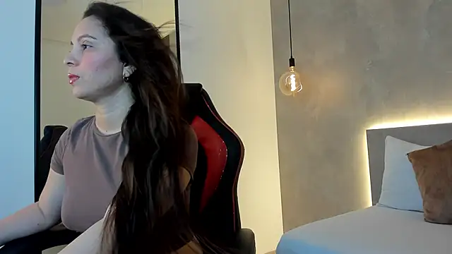 Snapshot of samantha_17_ chatting on 10-05-25, 02:10 samantha 17  online show from 10-05-25, 02:10