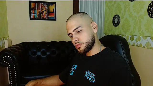 Snapshot of Marcus_Soler chatting on 10-31-25, 04:30 Marcus Soler online show from 10-31-25, 04:30