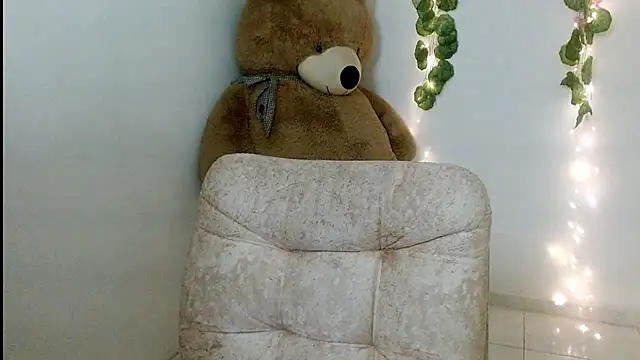 lucy1609 online show from 10-06-25, 07:44