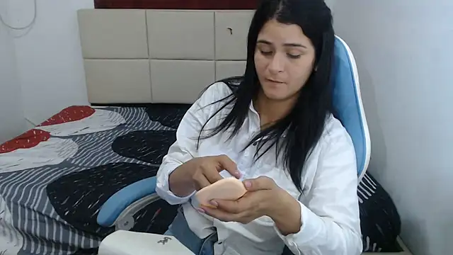 Snapshot of sensualduo chatting on 06-10-26, 01:54 sensualduo online show from 06-10-26, 01:54