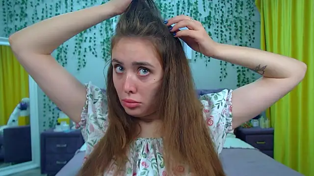 Snapshot of SherryBaers chatting on 10-15-25, 06:24 SherryBaers online show from 10-15-25, 06:24