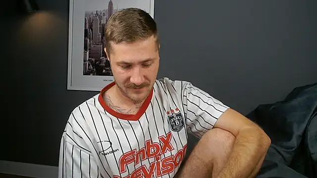 Snapshot of Mr_At_ chatting on 10-29-25, 07:10 Mr At  online show from 10-29-25, 07:10