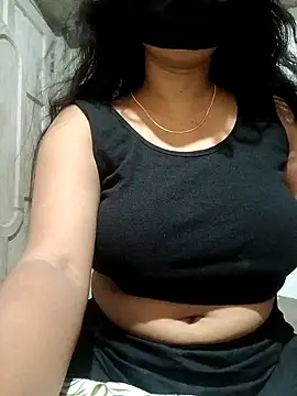 Snapshot of DiyaRoy49 chatting on 10-05-25, 10:02 DiyaRoy49 online show from 10-05-25, 10:02