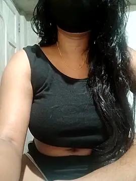 Snapshot of DiyaRoy49 chatting on 10-14-25, 05:47 DiyaRoy49 online show from 10-14-25, 05:47