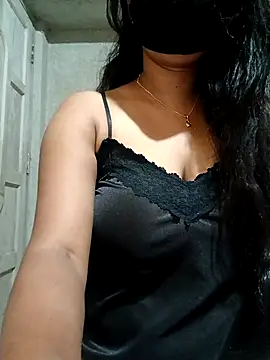 Snapshot of DiyaRoy49 chatting on 10-23-25, 10:36 DiyaRoy49 online show from 10-23-25, 10:36