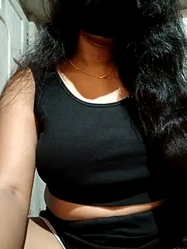 Snapshot of DiyaRoy49 chatting on 11-19-25, 06:35 DiyaRoy49 online show from 11-19-25, 06:35