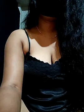 Snapshot of DiyaRoy49 chatting on 11-25-25, 11:32 DiyaRoy49 online show from 11-25-25, 11:32