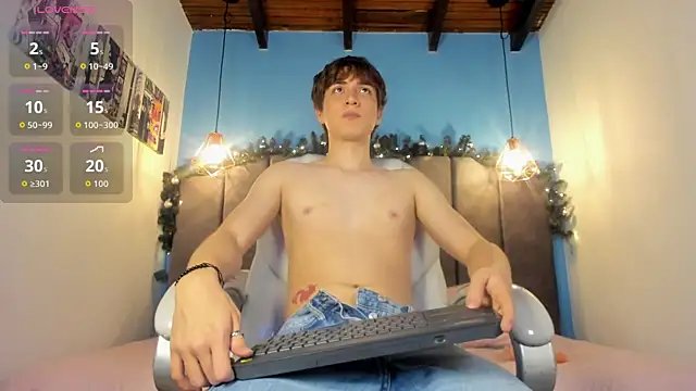 Snapshot of Oscar_and_dani chatting on 11-30-25, 03:43 Oscar and dani online show from 11-30-25, 03:43