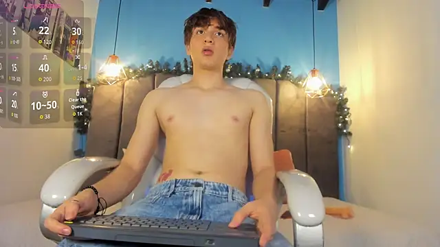 Snapshot of Oscar_and_dani chatting on 12-05-25, 04:32 Oscar and dani online show from 12-05-25, 04:32