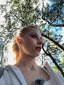 Snapshot of BabyAnais chatting on 09-18-25, 02:30 BabyAnais online show from 09-18-25, 02:30