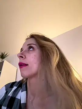 Snapshot of BabyAnais chatting on 10-28-25, 05:48 BabyAnais online show from 10-28-25, 05:48