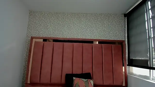 Hanna Lee   online show from 10-08-25, 07:33