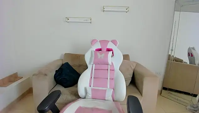 april smiith online show from 01-10-26, 12:18