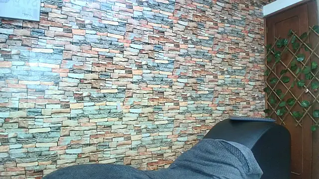 naomi campbel  online show from 11-02-25, 01:46