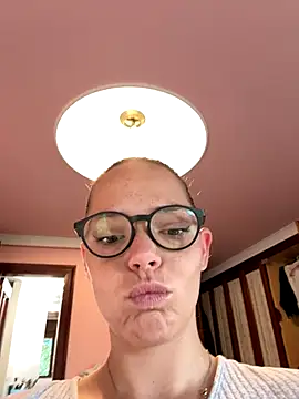 Snapshot of Wildmaca chatting on 10-20-25, 07:20 Wildmaca online show from 10-20-25, 07:20