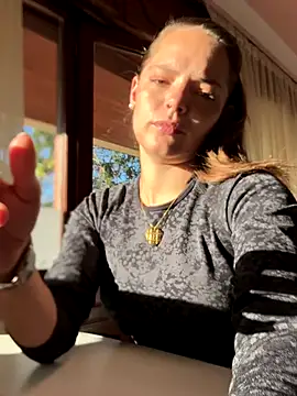 Snapshot of Wildmaca chatting on 10-30-25, 08:27 Wildmaca online show from 10-30-25, 08:27