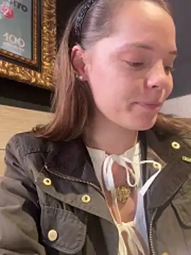 Snapshot of Wildmaca chatting on 11-26-25, 12:06 Wildmaca online show from 11-26-25, 12:06