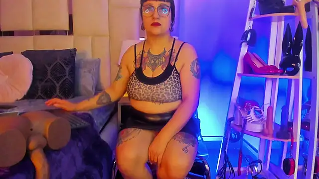 Snapshot of Violett_Novoa chatting on 11-17-25, 11:38 Violett Novoa online show from 11-17-25, 11:38