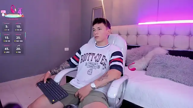 Snapshot of Thomas_moon chatting on 10-02-25, 11:17 Thomas moon online show from 10-02-25, 11:17