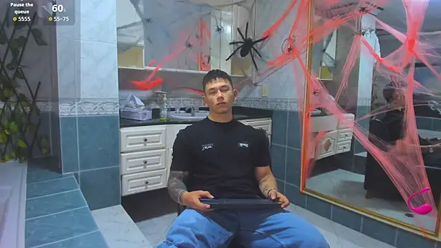 Snapshot of Thomas_moon chatting on 10-10-25, 11:31 Thomas moon online show from 10-10-25, 11:31