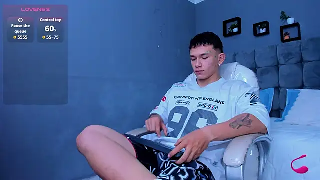 Snapshot of Thomas_moon chatting on 11-16-25, 10:21 Thomas moon online show from 11-16-25, 10:21