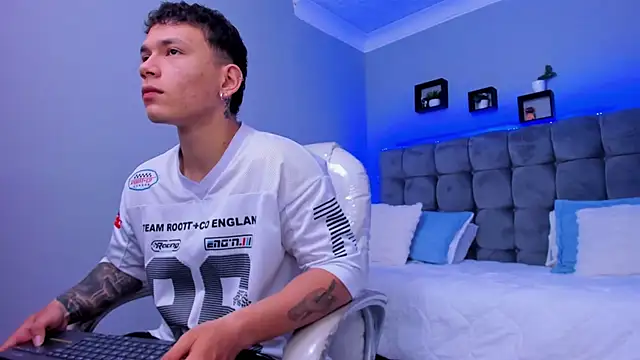 Snapshot of Thomas_moon chatting on 11-26-25, 12:28 Thomas moon online show from 11-26-25, 12:28