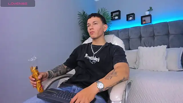 Thomas moon online show from 02-12-26, 01:39