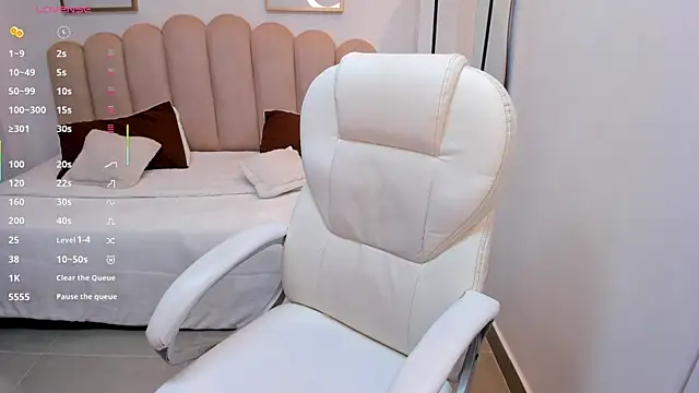 Karliie kloss  online show from 11-17-25, 03:34