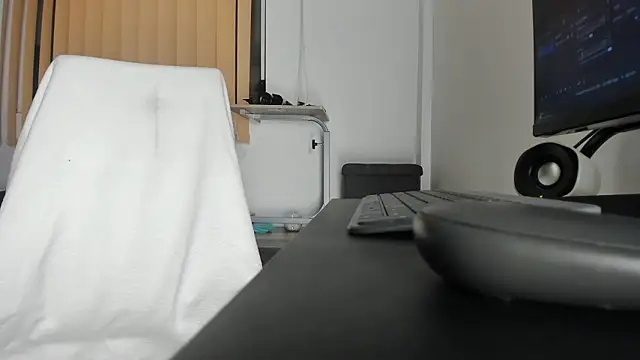 zincky2006 online show from 03-05-26, 09:22