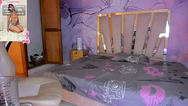 Elowen Clark online show from 10-13-25, 08:09