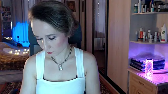 Snapshot of ClassyInna chatting on 11-24-25, 05:51 ClassyInna online show from 11-24-25, 05:51