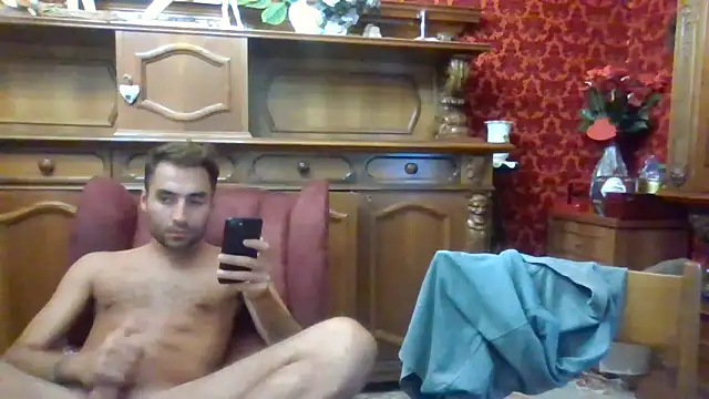 Snapshot of Torissimo92 chatting on 09-19-25, 07:58 Torissimo92 online show from 09-19-25, 07:58