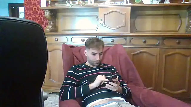 Snapshot of Torissimo92 chatting on 12-19-25, 10:44 Torissimo92 online show from 12-19-25, 10:44