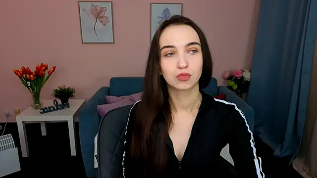 EllaSteele online show from 10-19-25, 08:53