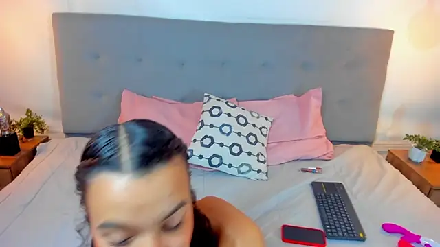 Luna Claire online show from 10-12-25, 12:37