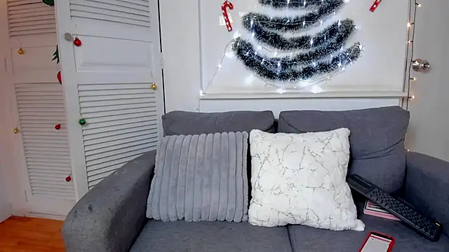 Luna Claire online show from 12-20-25, 01:29