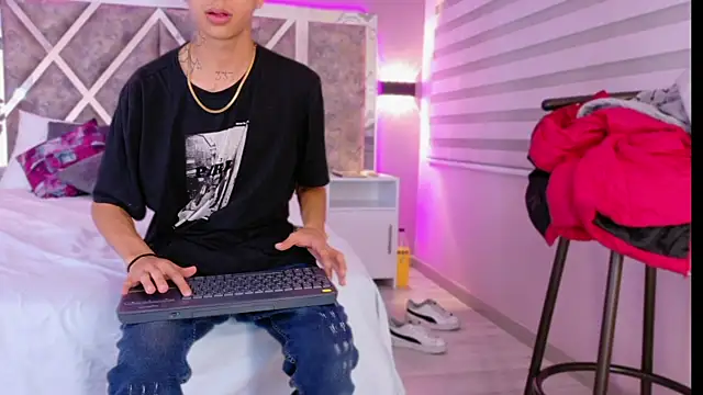 NickandAbby  online show from 04-24-26, 09:39