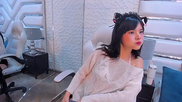 Snapshot of TatiLee chatting on 09-24-25, 09:51 TatiLee online show from 09-24-25, 09:51