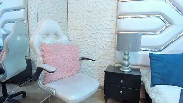 Snapshot of TatiLee chatting on 10-18-25, 01:45 TatiLee online show from 10-18-25, 01:45