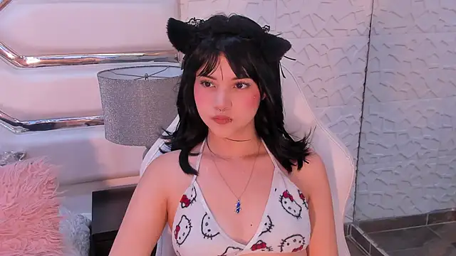 Snapshot of TatiLee chatting on 11-11-25, 06:30 TatiLee online show from 11-11-25, 06:30