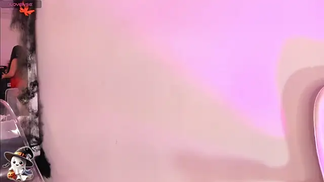 Snapshot of LeylaWoods chatting on 10-25-25, 01:13 LeylaWoods online show from 10-25-25, 01:13